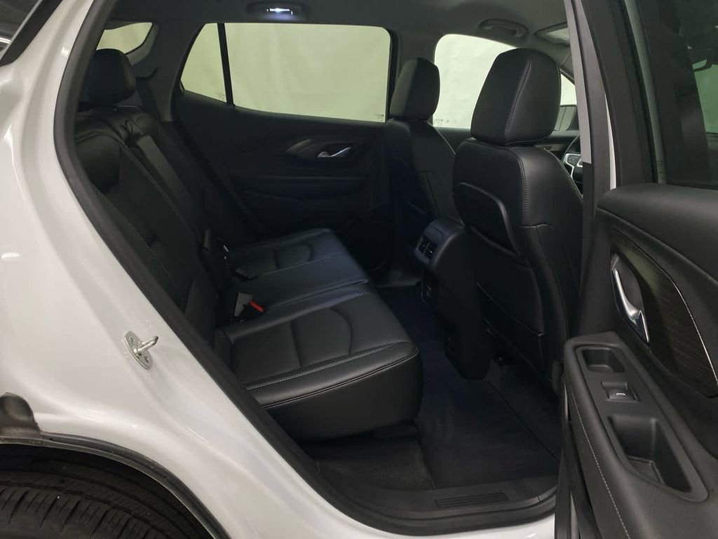 Used 2024 GMC Terrain SLT image 17