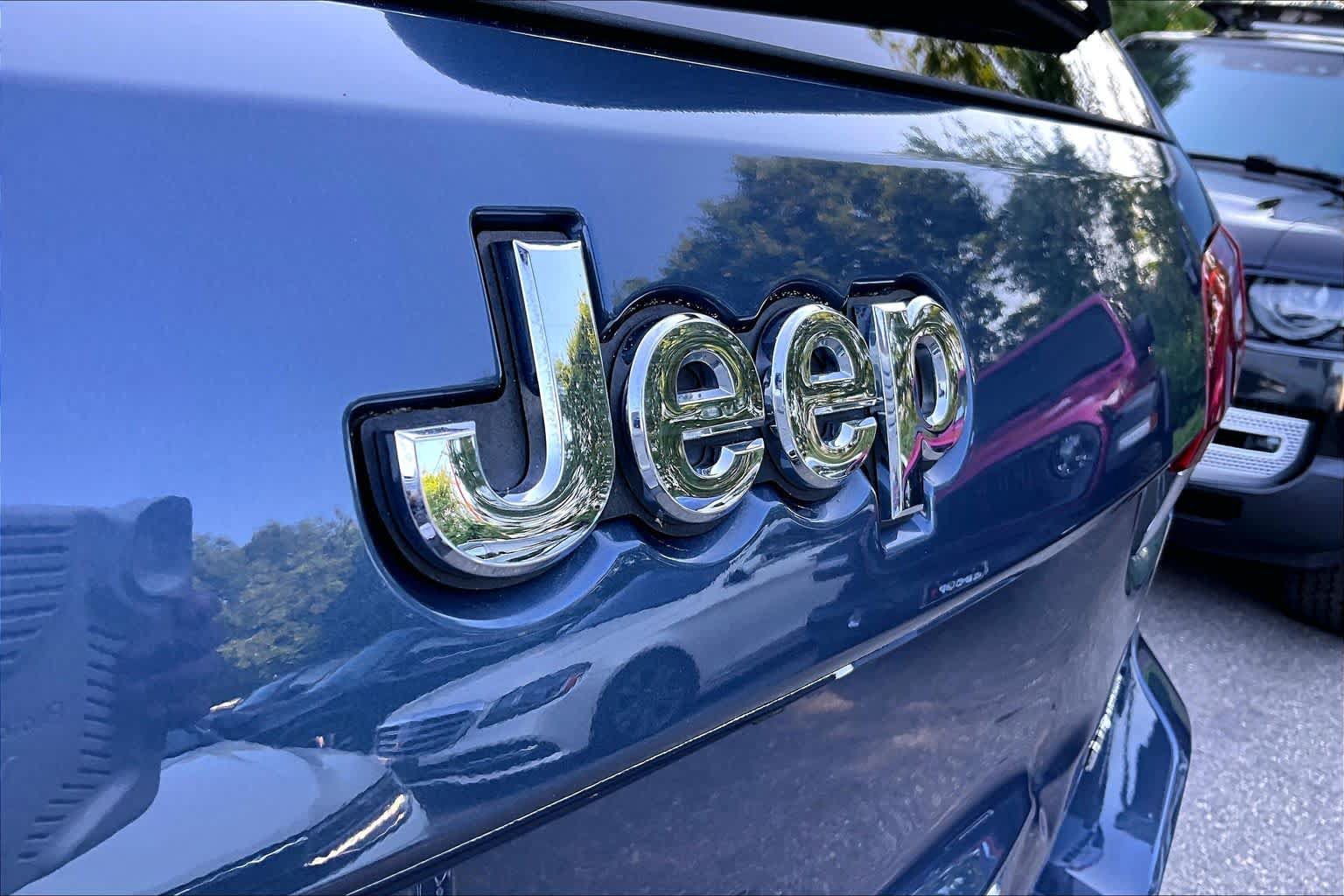 Used 2021 Jeep Grand Cherokee Limited AWD/4WD image 30