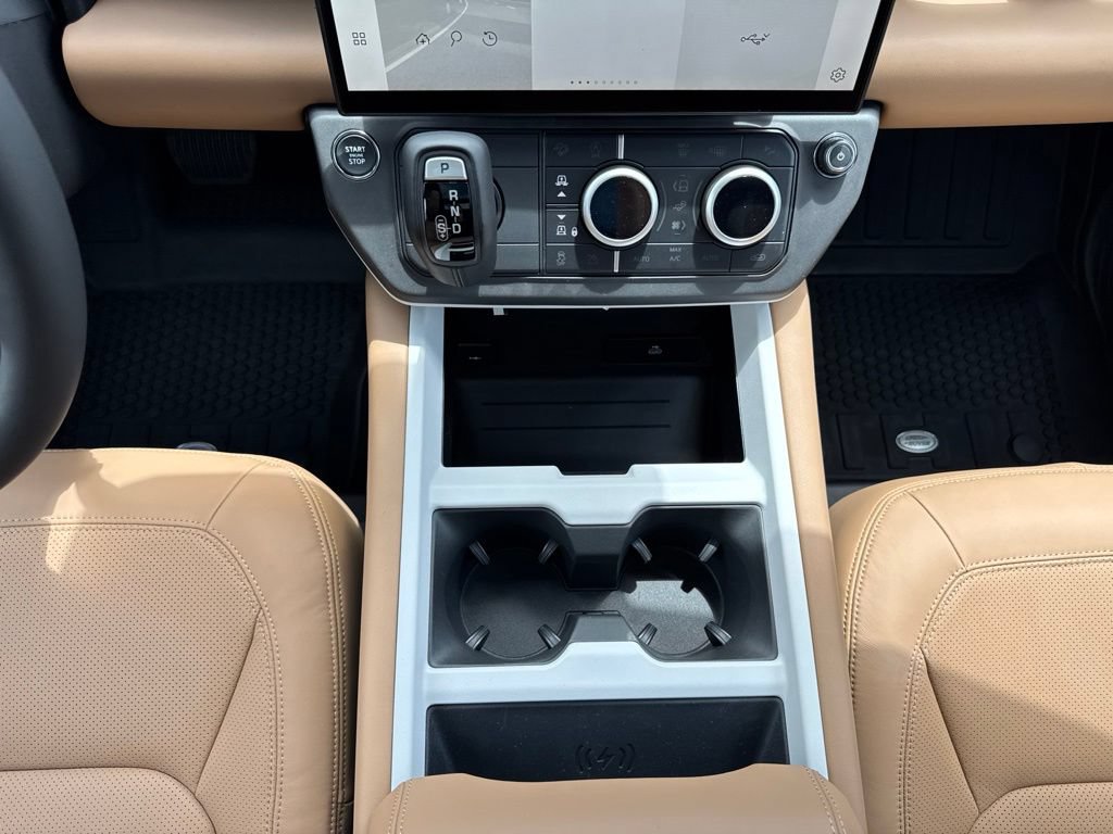 New 2026 Land Rover Defender 130 X-Dynamic SE AWD/4WD image 23