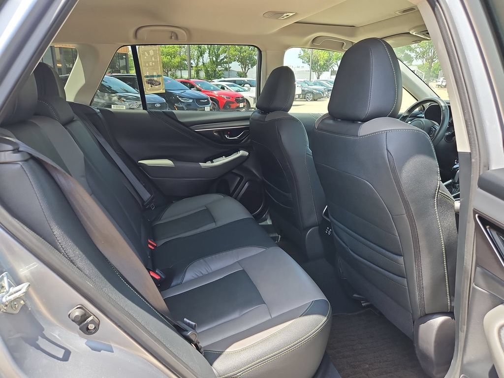 Used 2025 Subaru Outback Onyx Edition AWD/4WD image 30