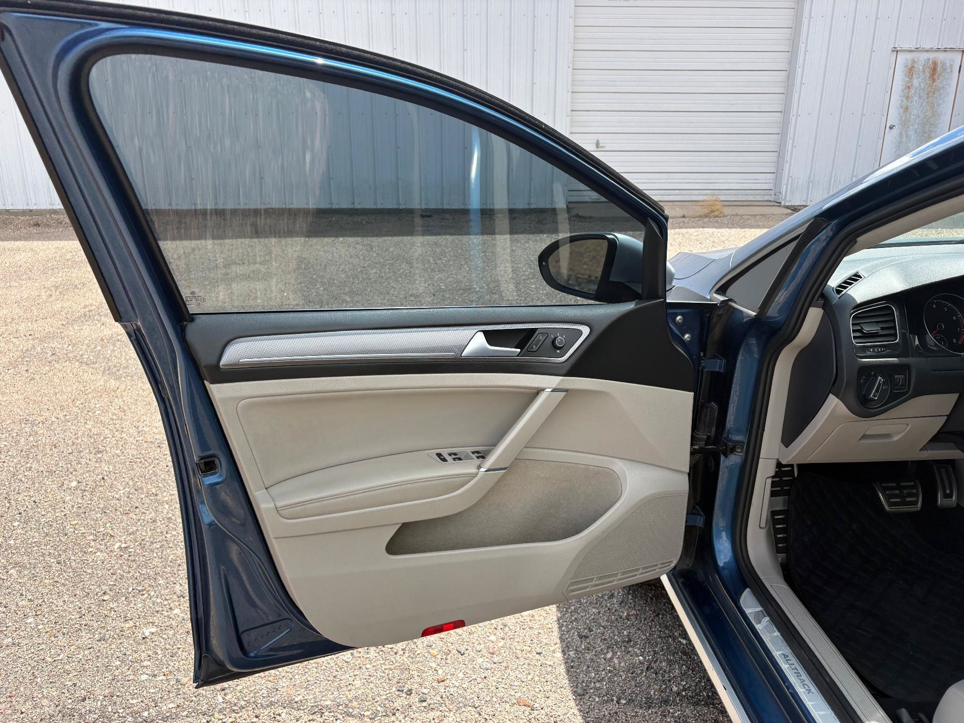 Used 2019 Volkswagen Golf Alltrack S AWD/4WD image 11