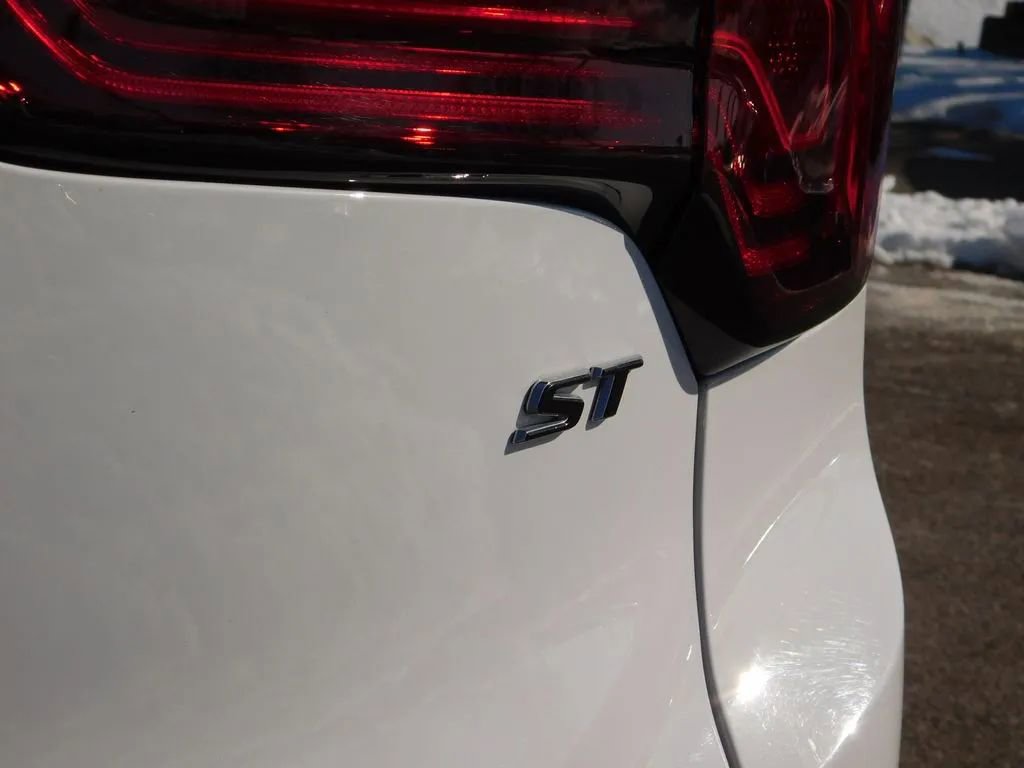 Used 2024 Buick Encore GX Sport Touring w/ Comfort Package image 7