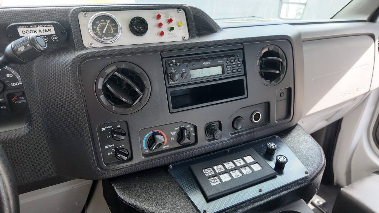 Used 2010 Ford E-450 and Econoline 450 Super Duty RWD image 10