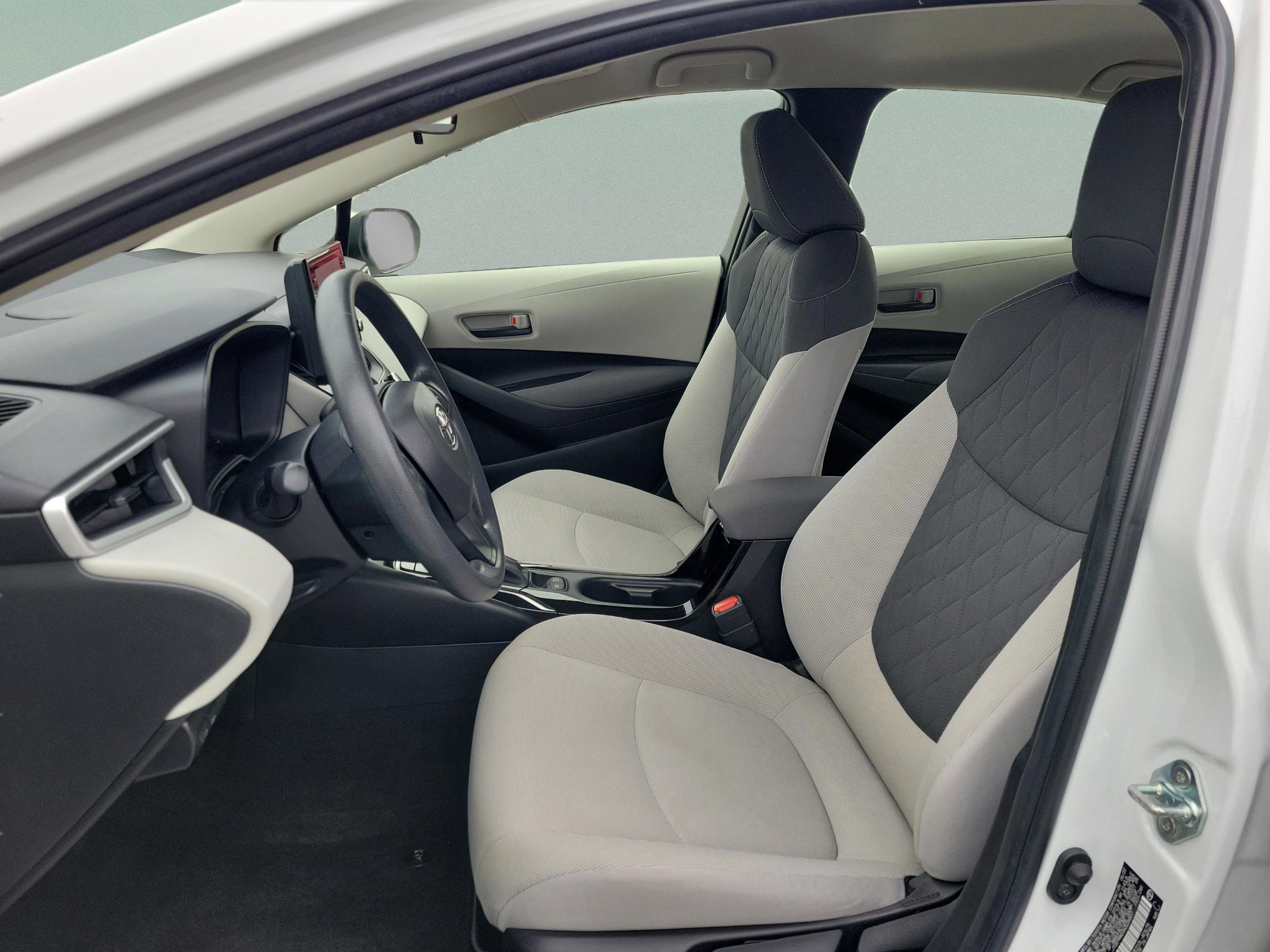 Used 2022 Toyota Corolla LE image 6