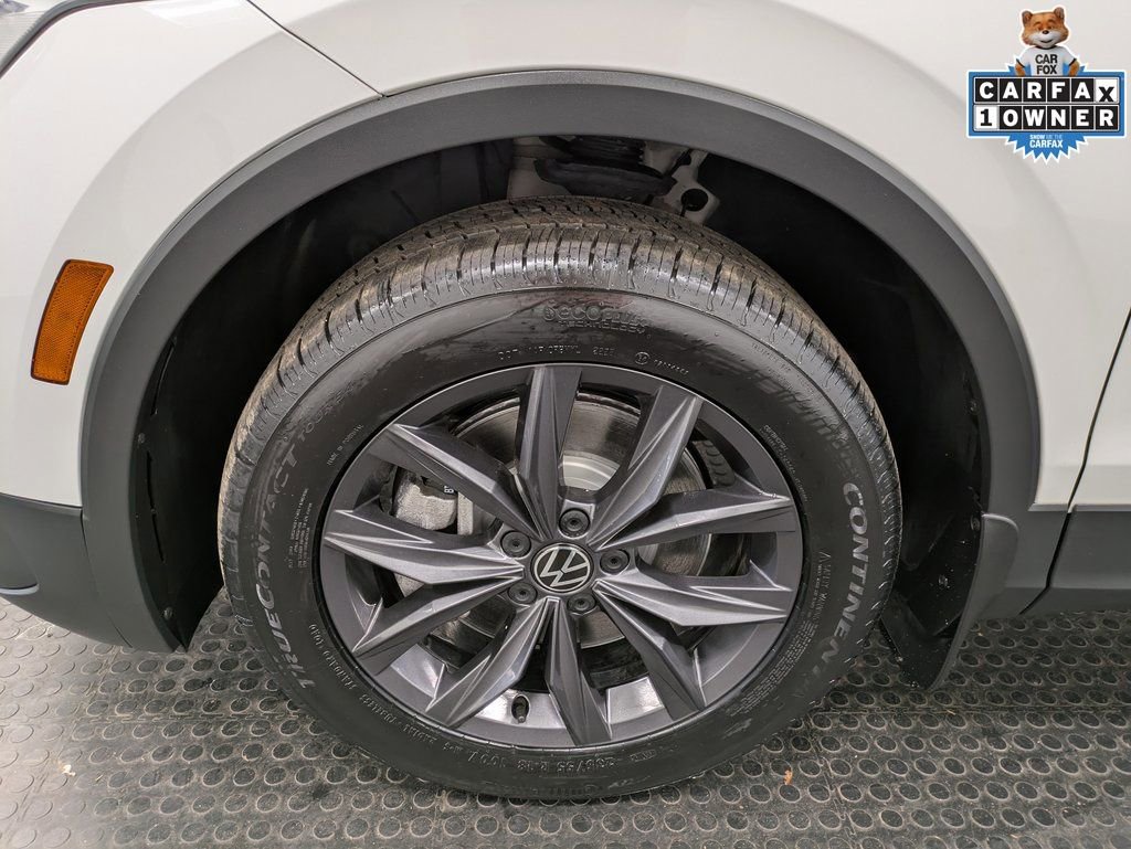 Used 2022 Volkswagen Tiguan SE w/ Panoramic Sunroof Package image 8