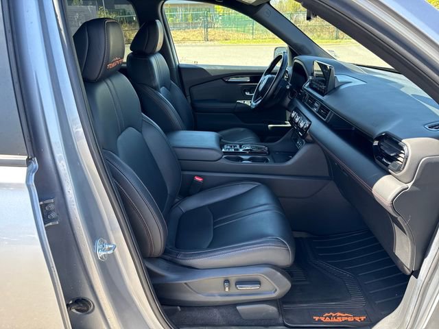 Used 2025 Honda Pilot TrailSport image 13