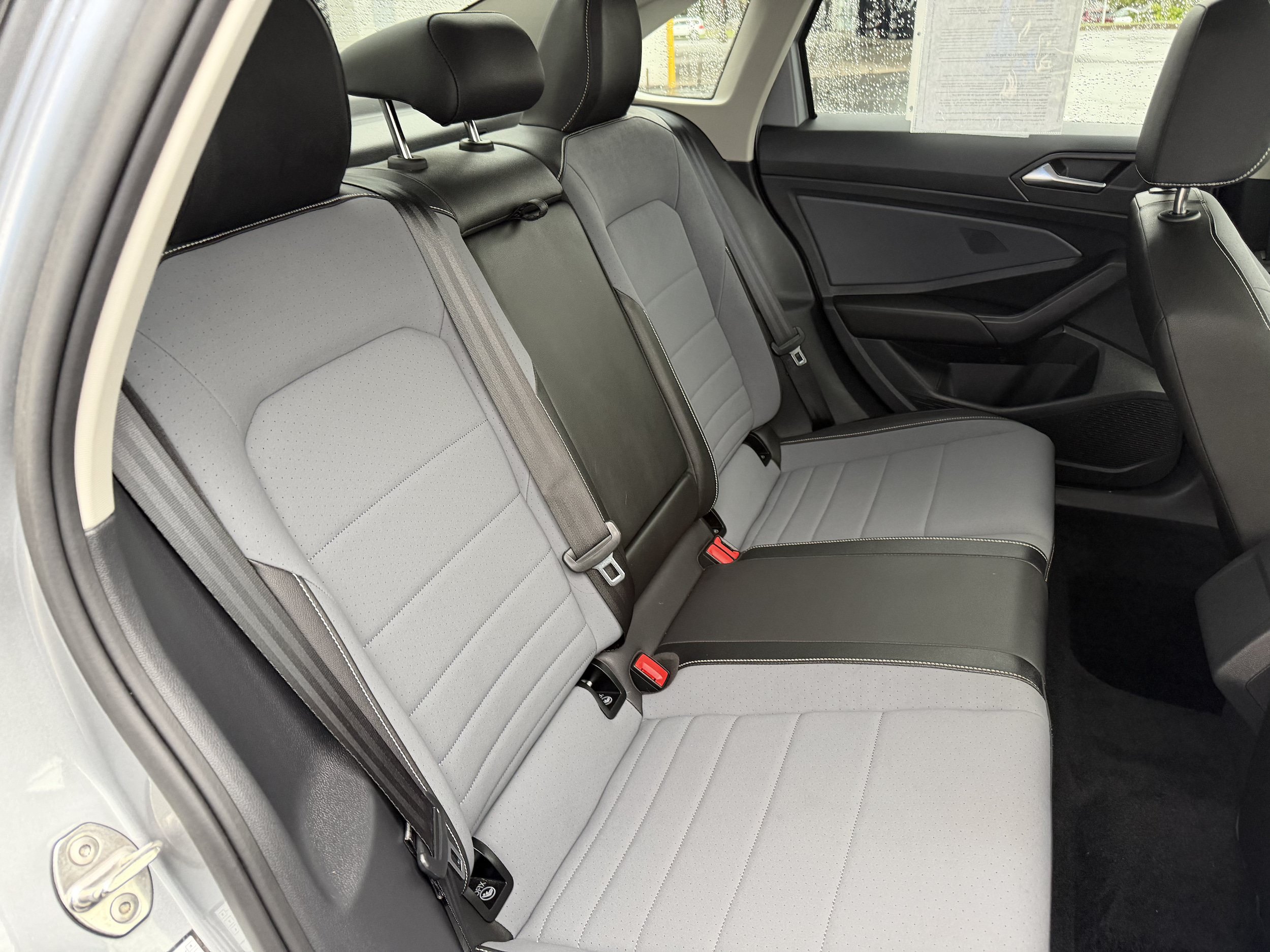 Used 2025 Volkswagen Jetta SE FWD image 31