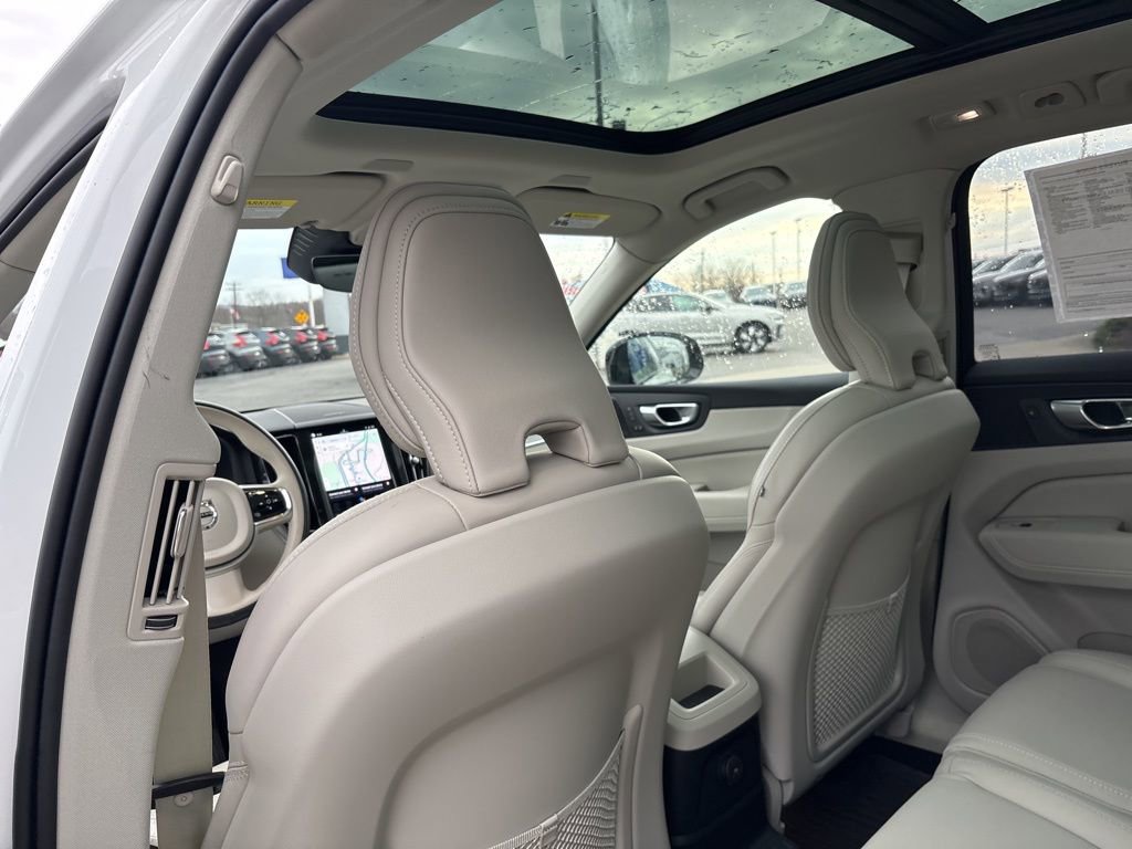 Certified 2024 Volvo XC60 T8 Ultimate w/ Protection Package Premier image 31