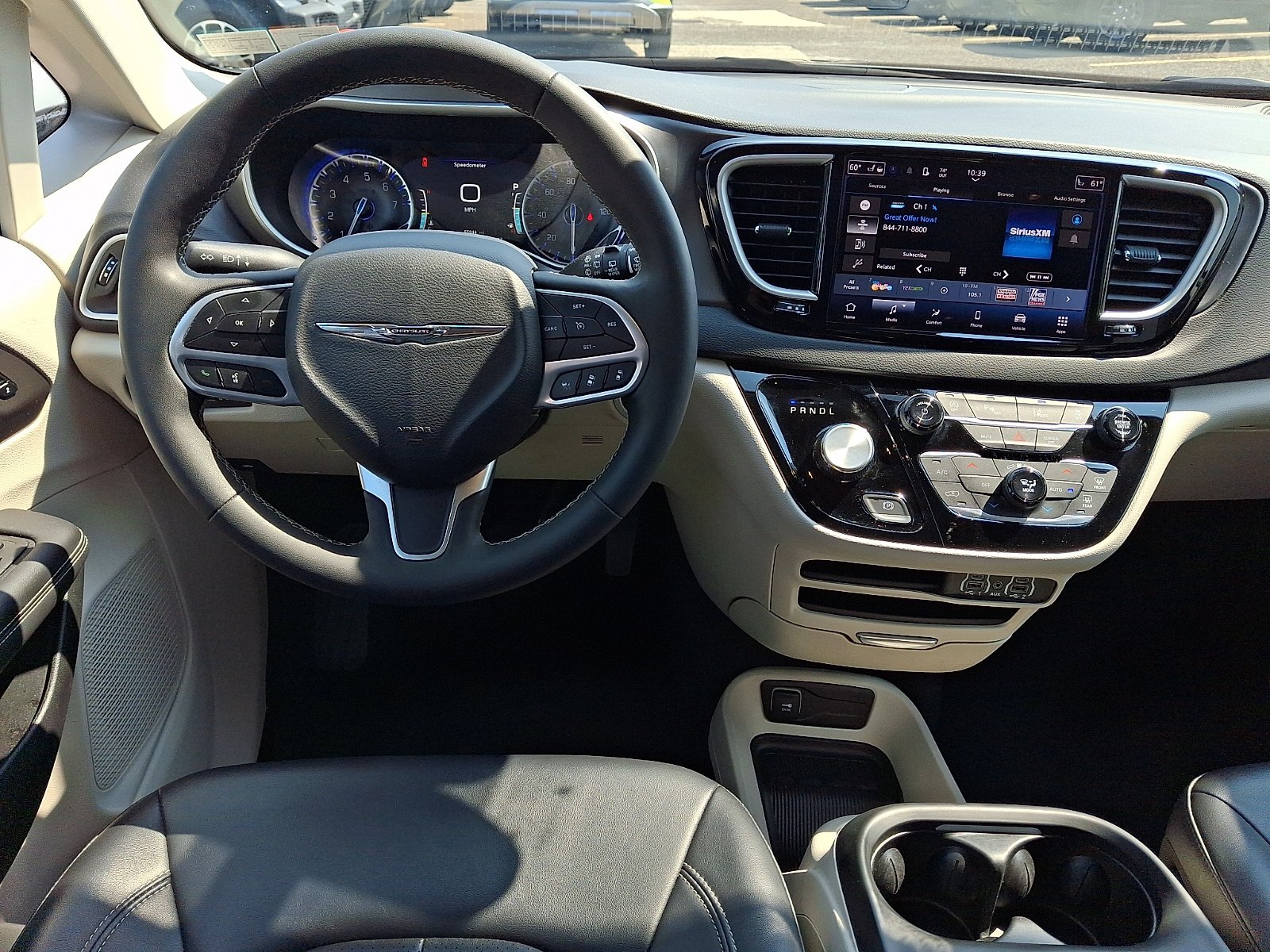 Used 2024 Chrysler Pacifica Touring-L FWD image 12