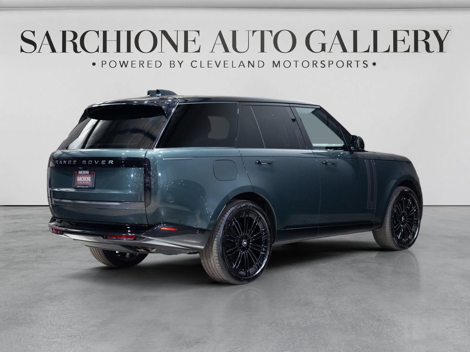 Used 2025 Land Rover Range Rover SE AWD/4WD image 2