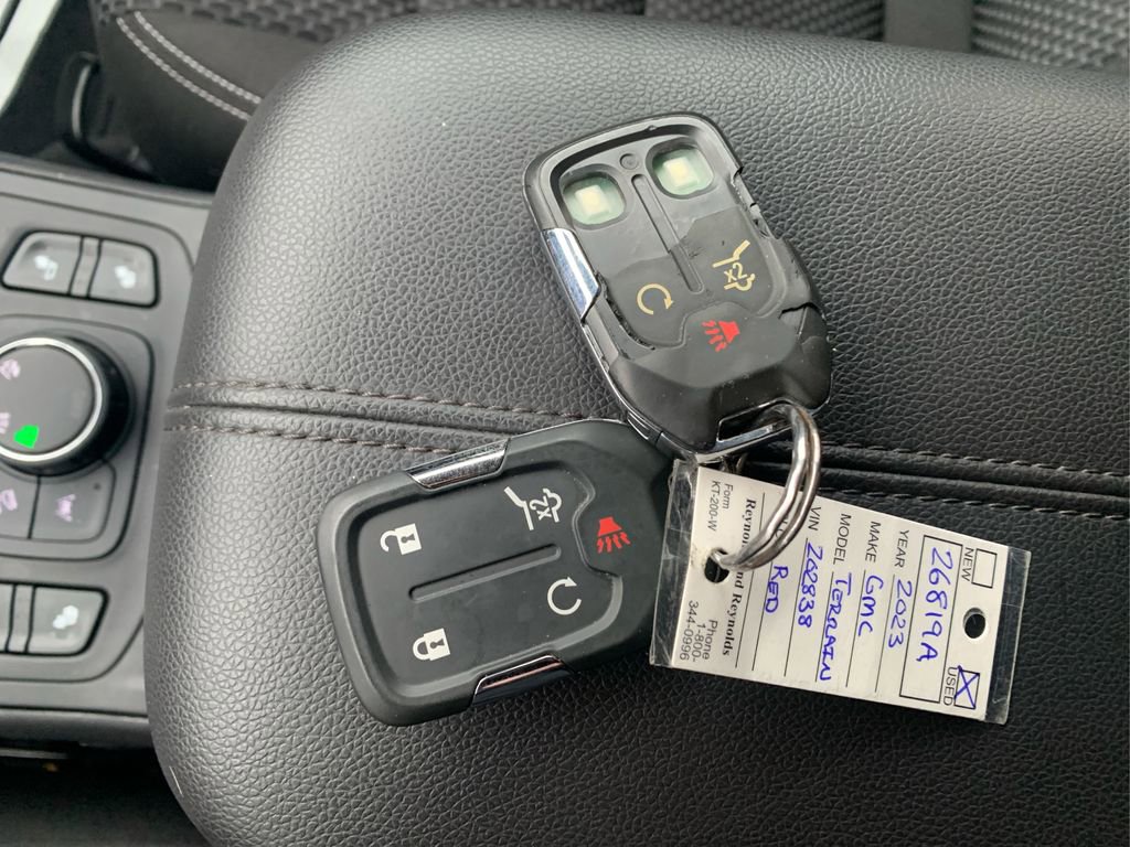 Used 2023 GMC Terrain SLE w/ Driver Convenience Package image 34