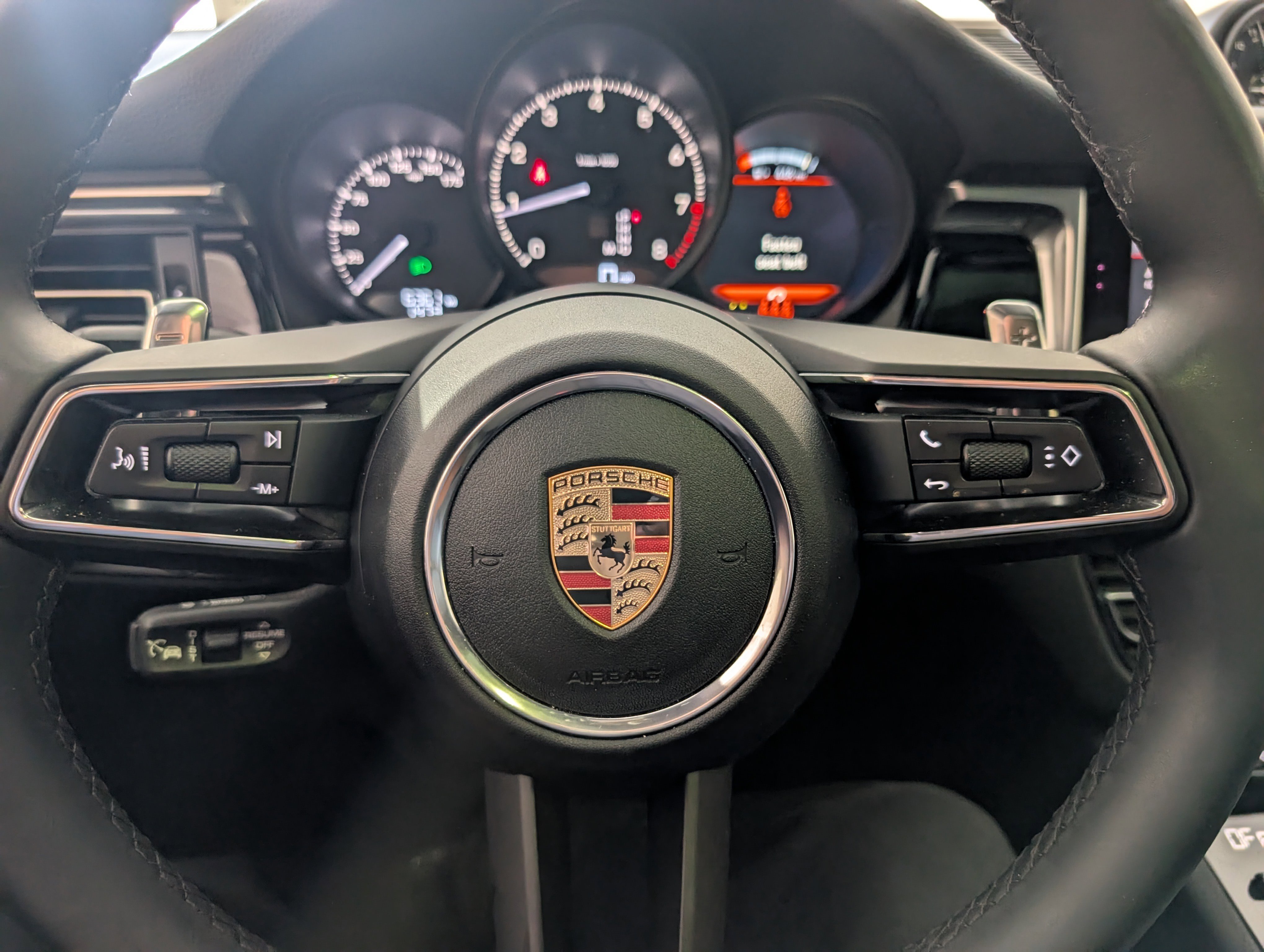 Used 2025 Porsche Macan image 30