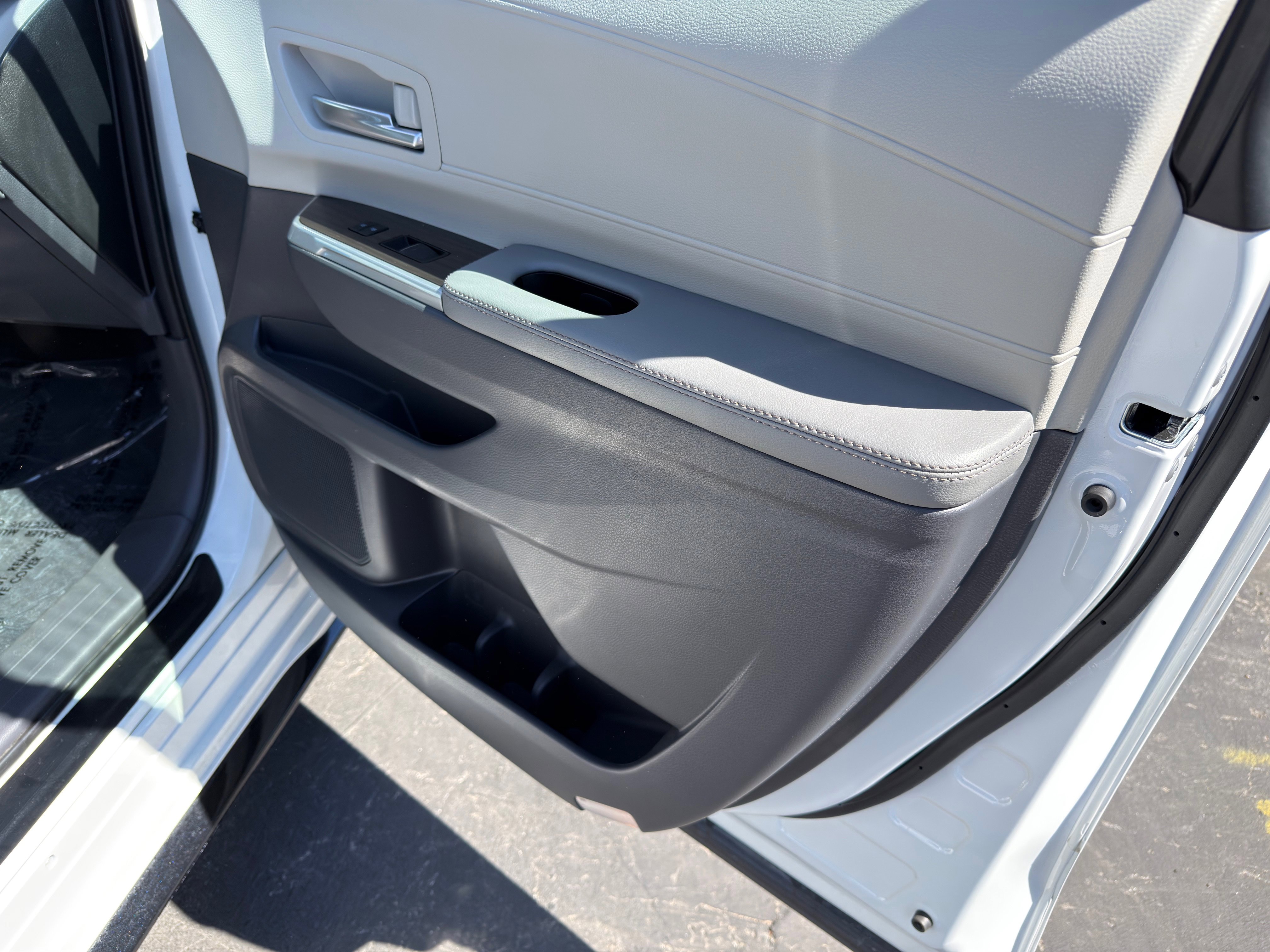 Used 2023 Toyota Sienna Limited image 11