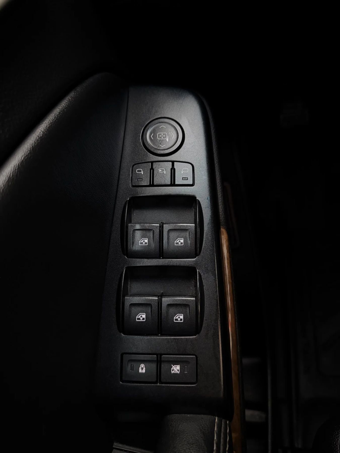 Used 2015 GMC Yukon Denali w/ Premium Package image 15