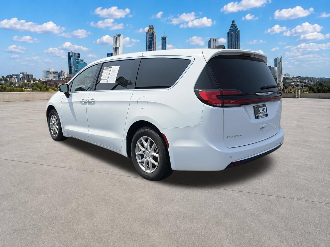 Used 2024 Chrysler Pacifica Touring-L FWD image 20