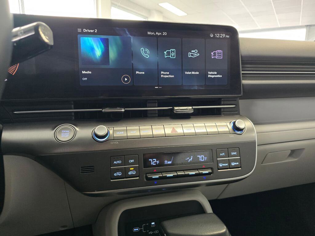 Used 2025 Hyundai Kona SEL AWD/4WD image 26