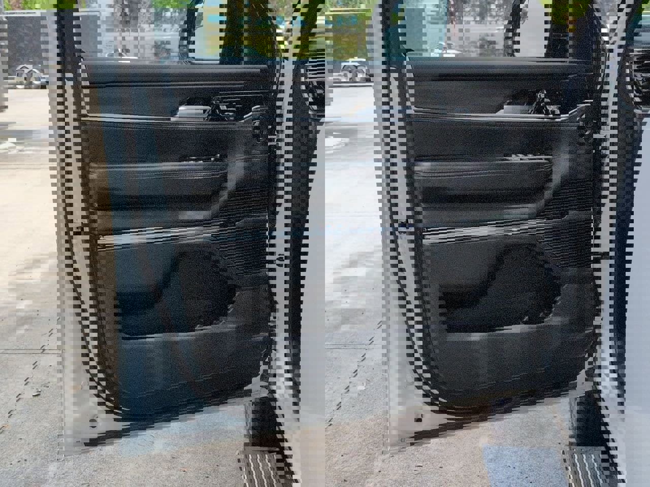 Used 2024 Jeep Grand Wagoneer L Series II w/ Quick Order Packagew 28T AWD/4WD image 7