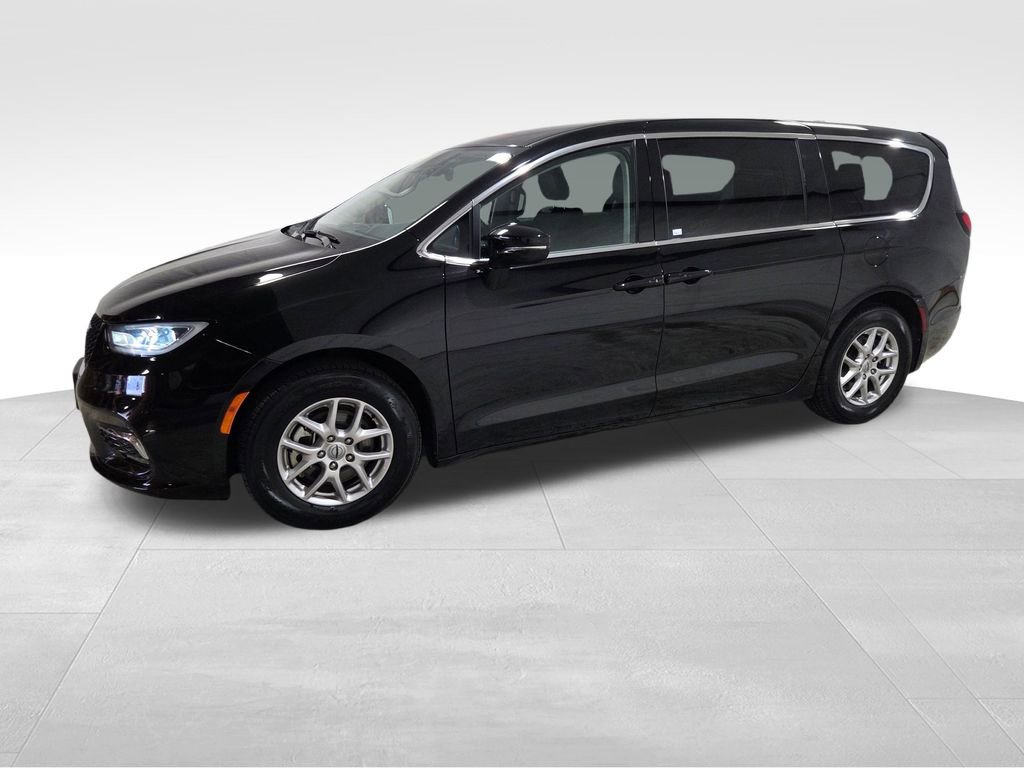 Certified 2024 Chrysler Pacifica Touring-L image 18