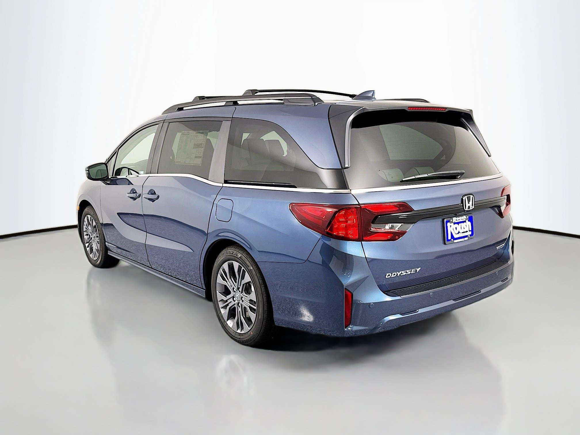 New 2026 Honda Odyssey Touring image 7