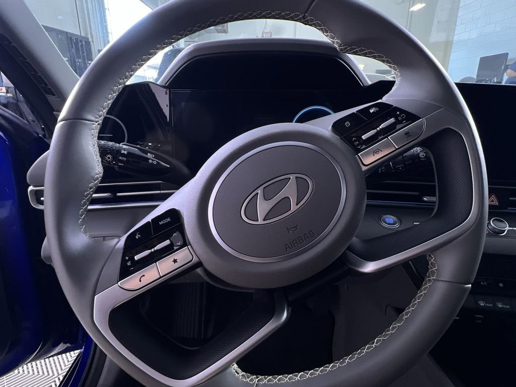 Used 2025 Hyundai Elantra SEL image 16