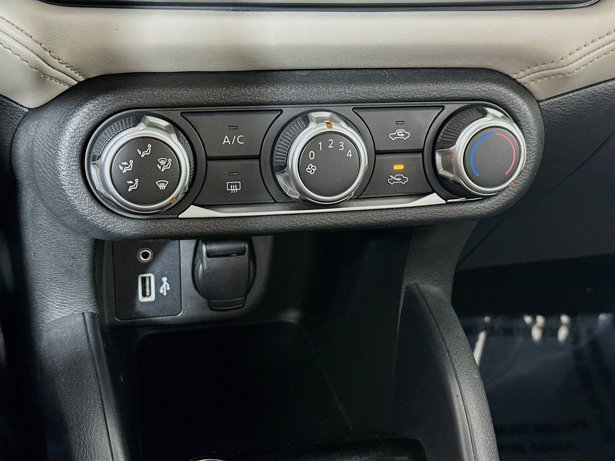 Used 2020 Nissan Versa SV image 15