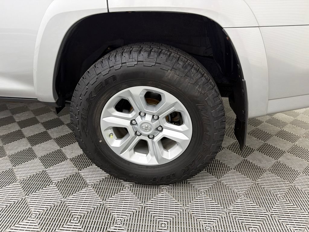 Used 2019 Toyota 4Runner SR5 AWD/4WD image 20