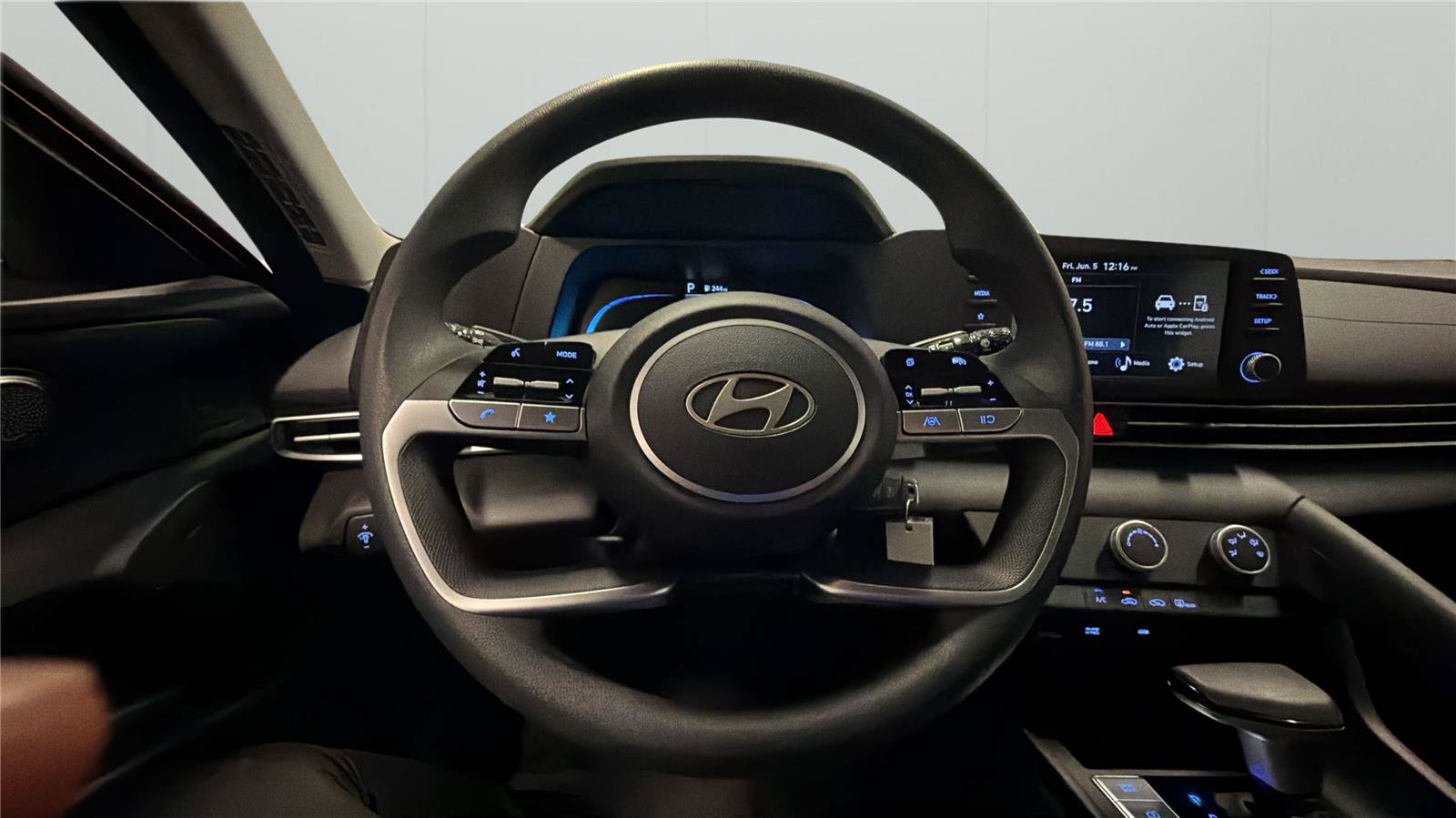Certified 2026 Hyundai Elantra SE FWD image 20