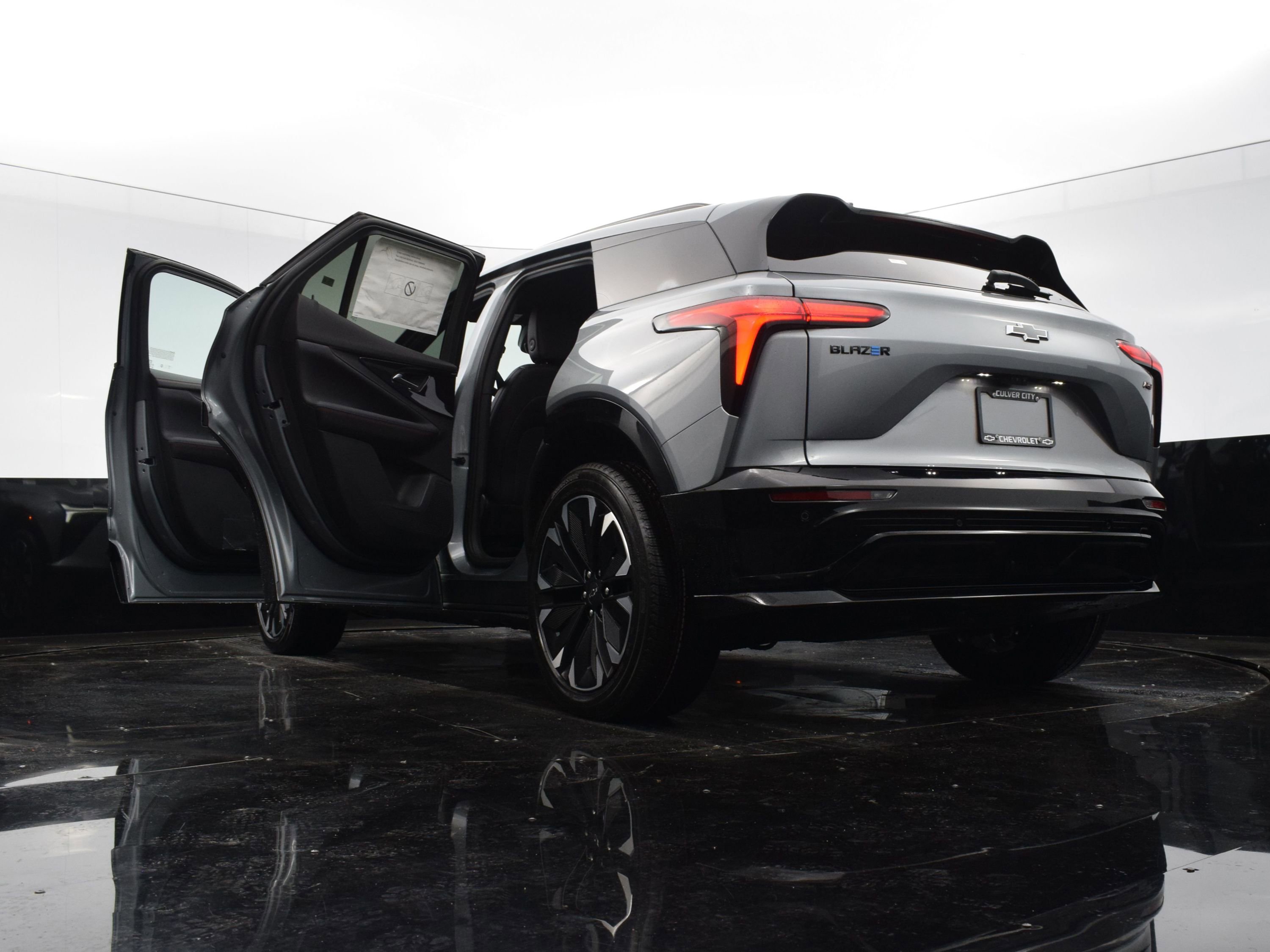 New 2025 Chevrolet Blazer EV RS RWD image 29