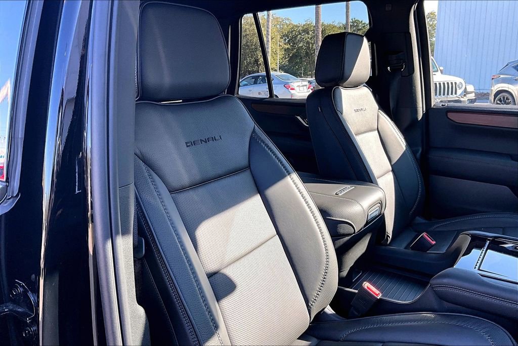 Used 2025 GMC Yukon Denali image 30