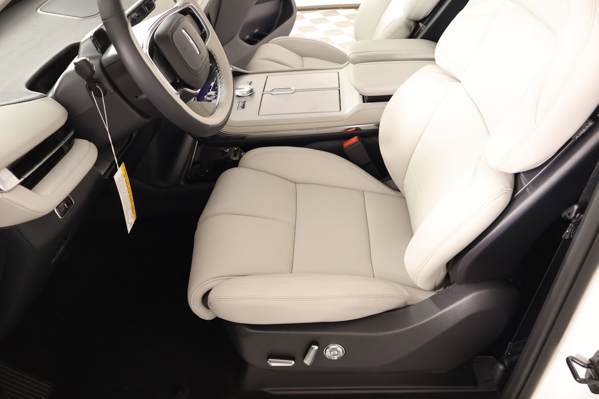 New 2026 Lincoln Navigator Premiere image 11