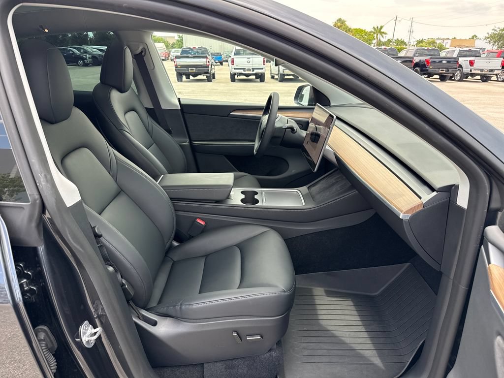 Used 2025 Tesla Model Y Long Range AWD/4WD image 25