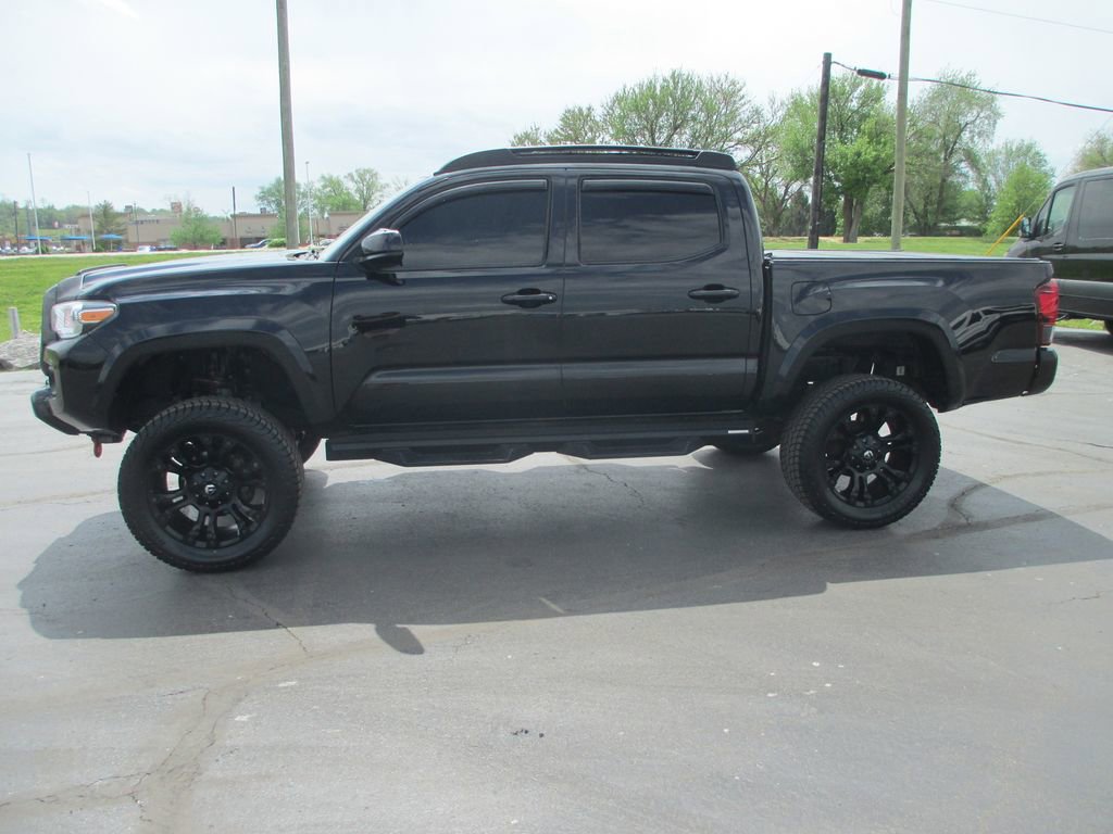 Used 2019 Toyota Tacoma SR5 AWD/4WD image 10