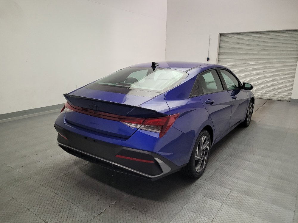 Used 2025 Hyundai Elantra Sport FWD image 9