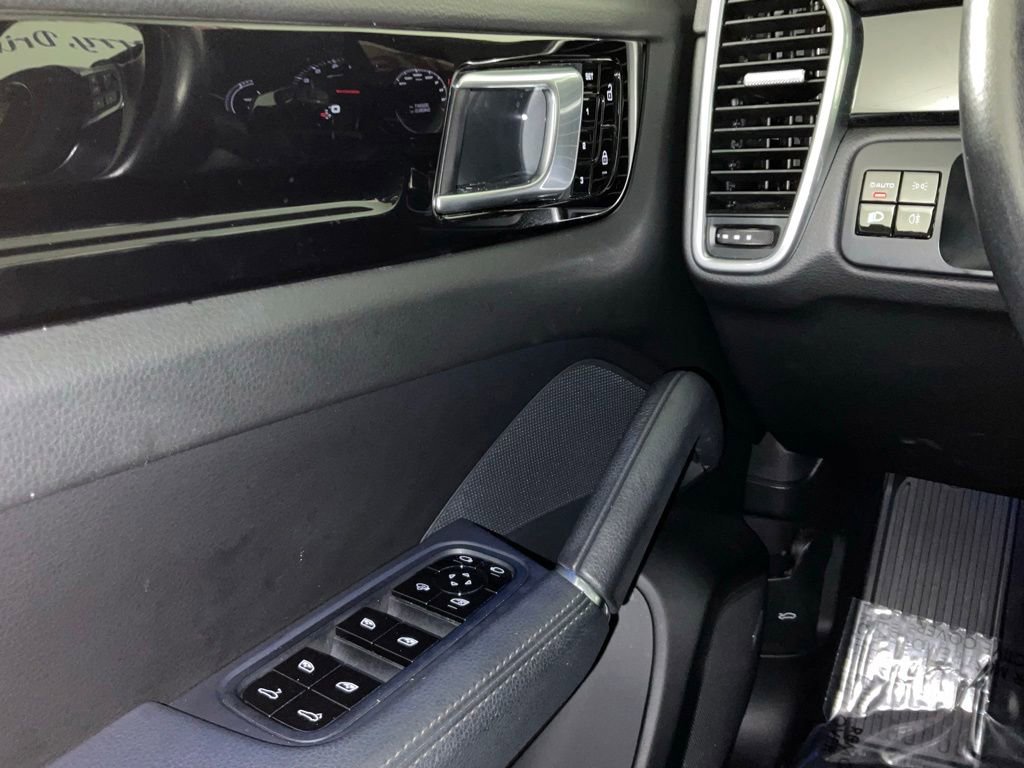 Used 2021 Porsche Cayenne AWD/4WD image 21