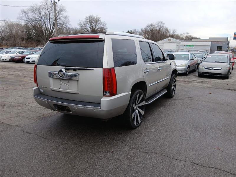 Used 2007 Cadillac Escalade AWD w/ Information Package image 3