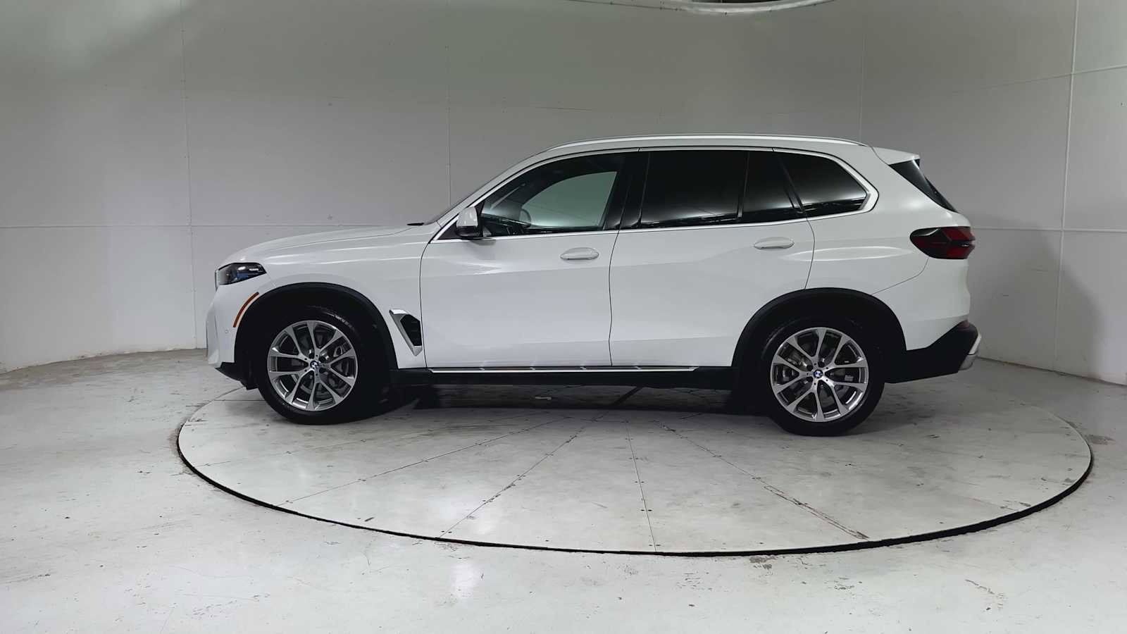 Used 2025 BMW X5 xDrive40i w/ Climate Comfort Package image 5