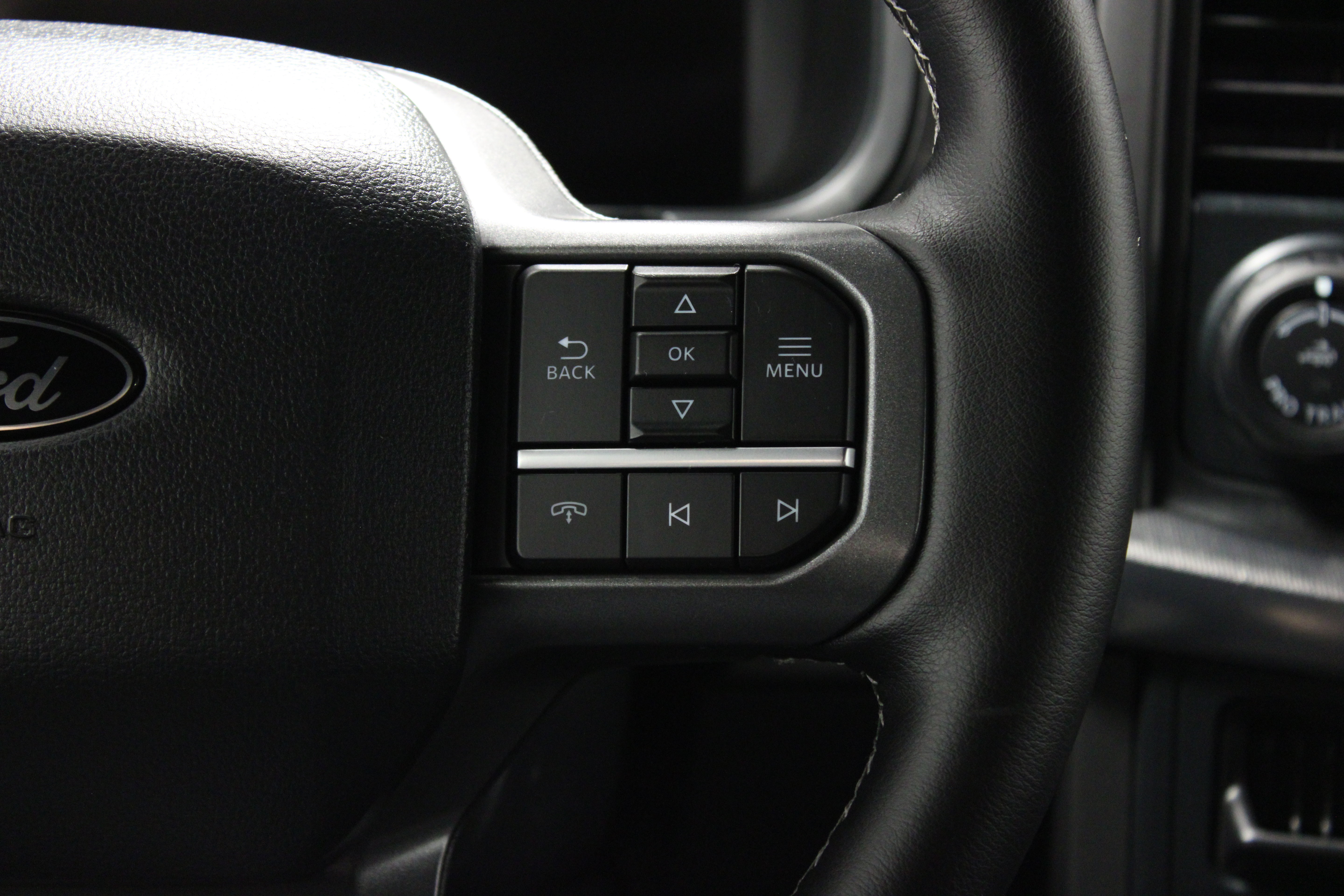 Used 2025 Ford F150 Lariat AWD/4WD image 33