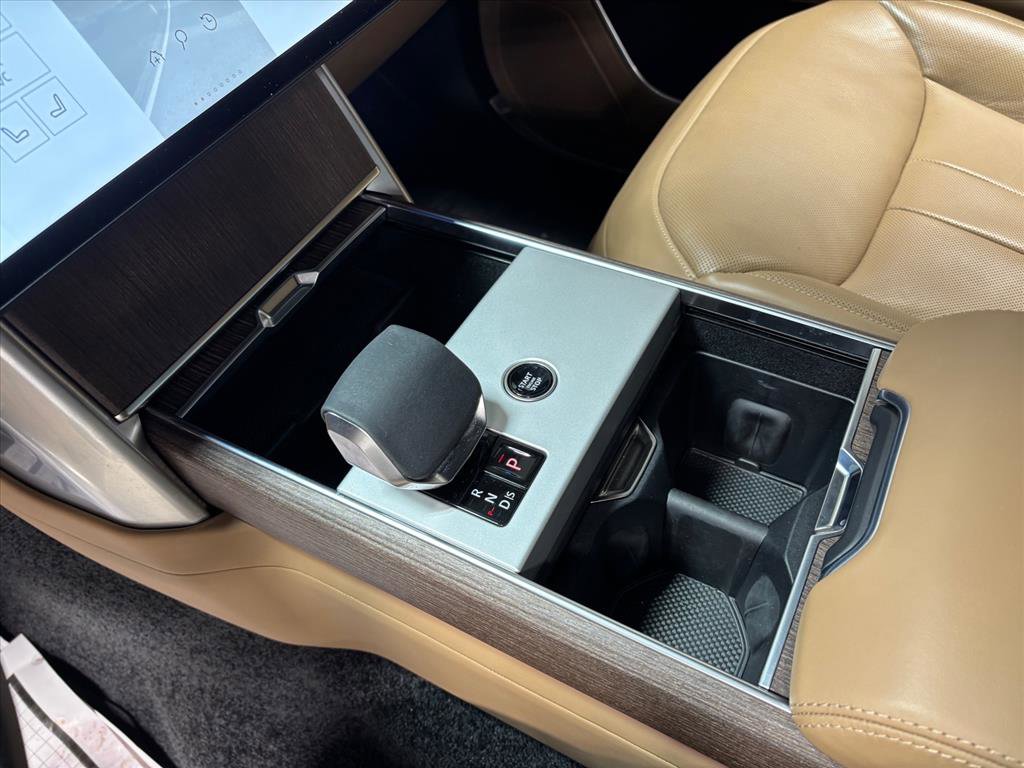 Used 2025 Land Rover Range Rover Long Wheelbase SE image 13