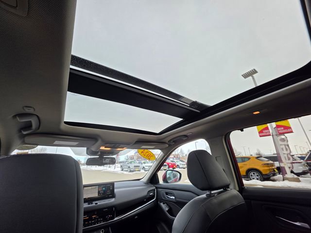 Used 2024 Nissan Rogue SL w/ SL Premium Package image 16