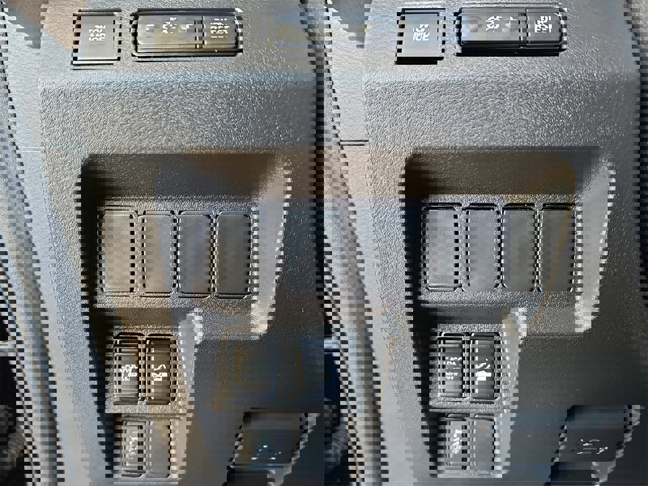 Used 2024 Nissan Frontier SV image 23