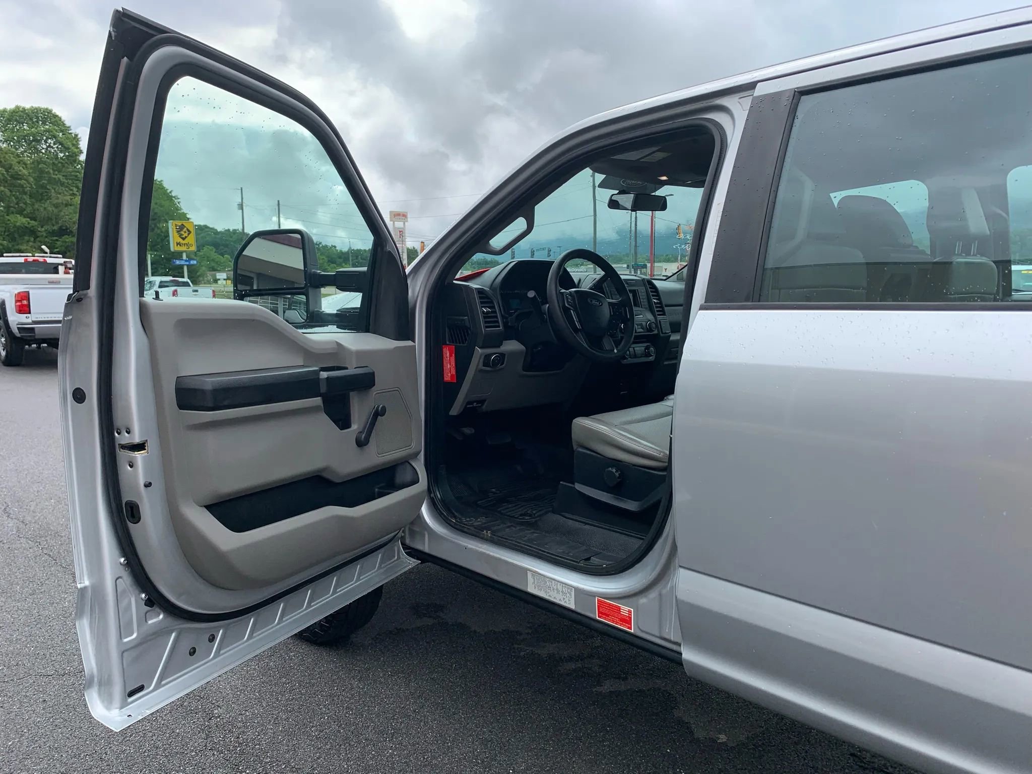 Used 2017 Ford F350 XL AWD/4WD image 7