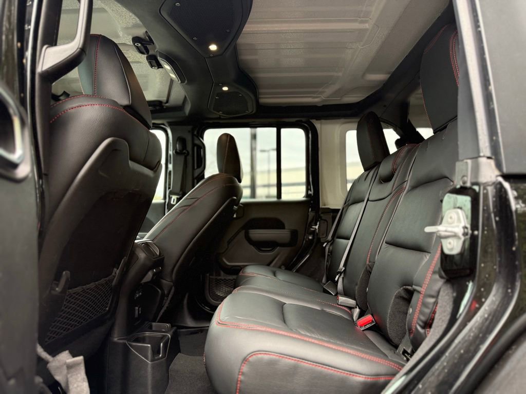 Used 2025 Jeep Wrangler Unlimited Rubicon image 22