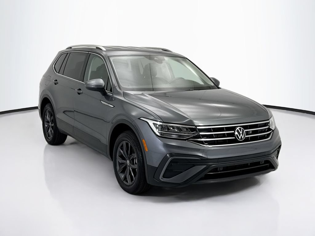 Used 2023 Volkswagen Tiguan SE FWD image 3