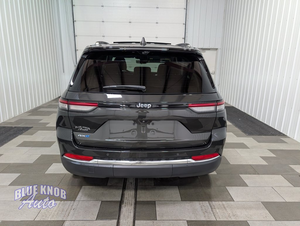 Used 2023 Jeep Grand Cherokee 4WD 4xe w/ Luxury Tech Group II image 3