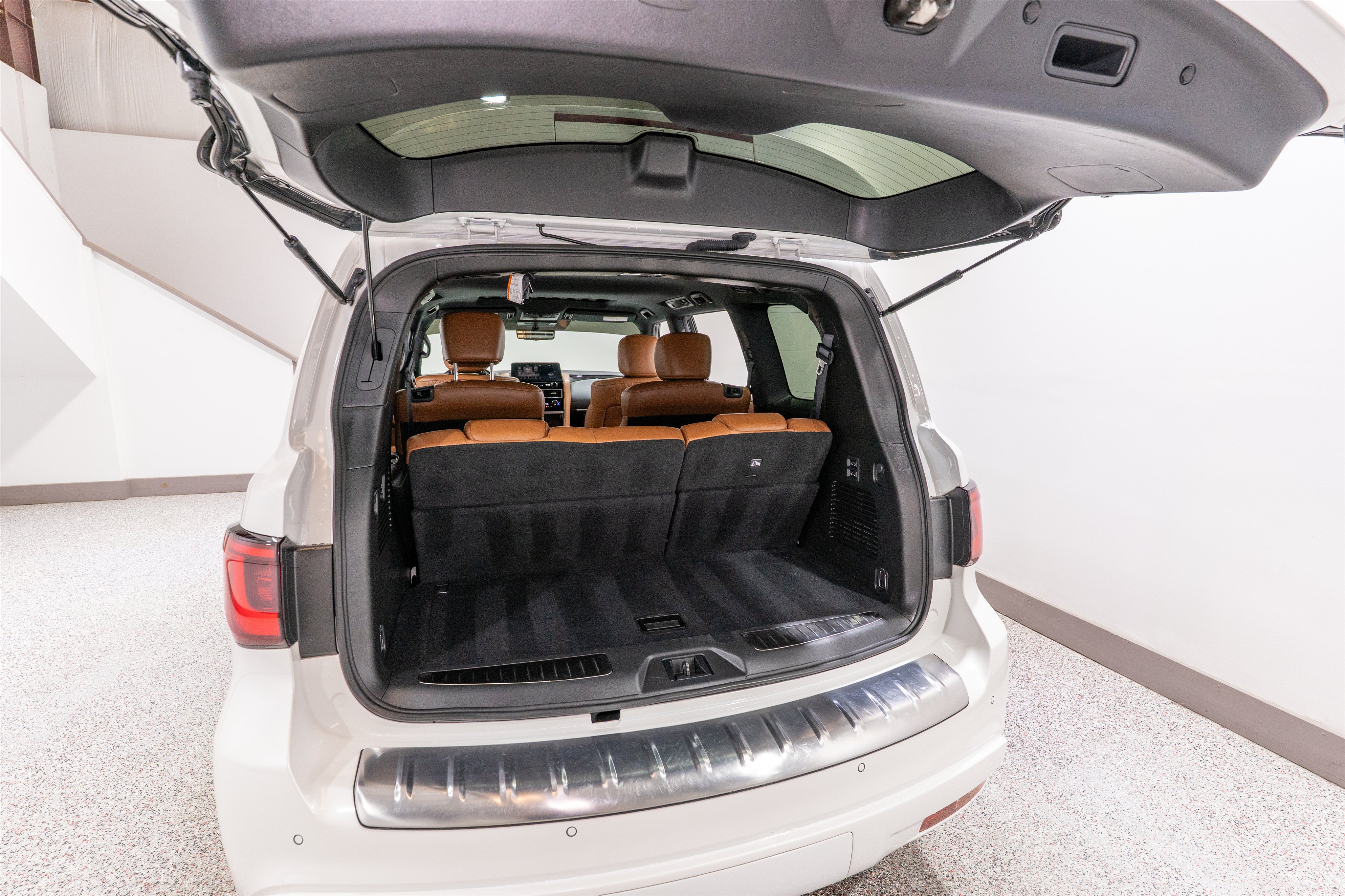 Used 2024 INFINITI QX80 Sensory AWD/4WD image 37