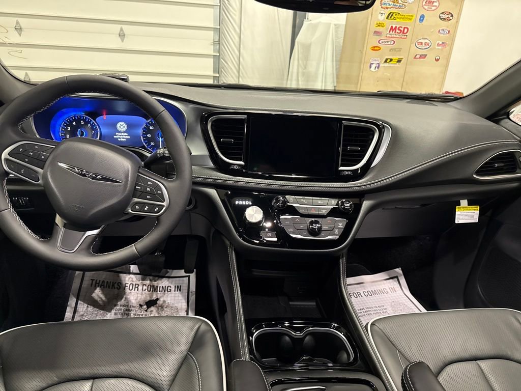 New 2026 Chrysler Pacifica Limited image 12