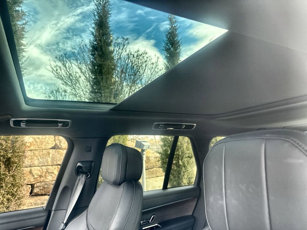 Certified 2023 Land Rover Range Rover SE image 19