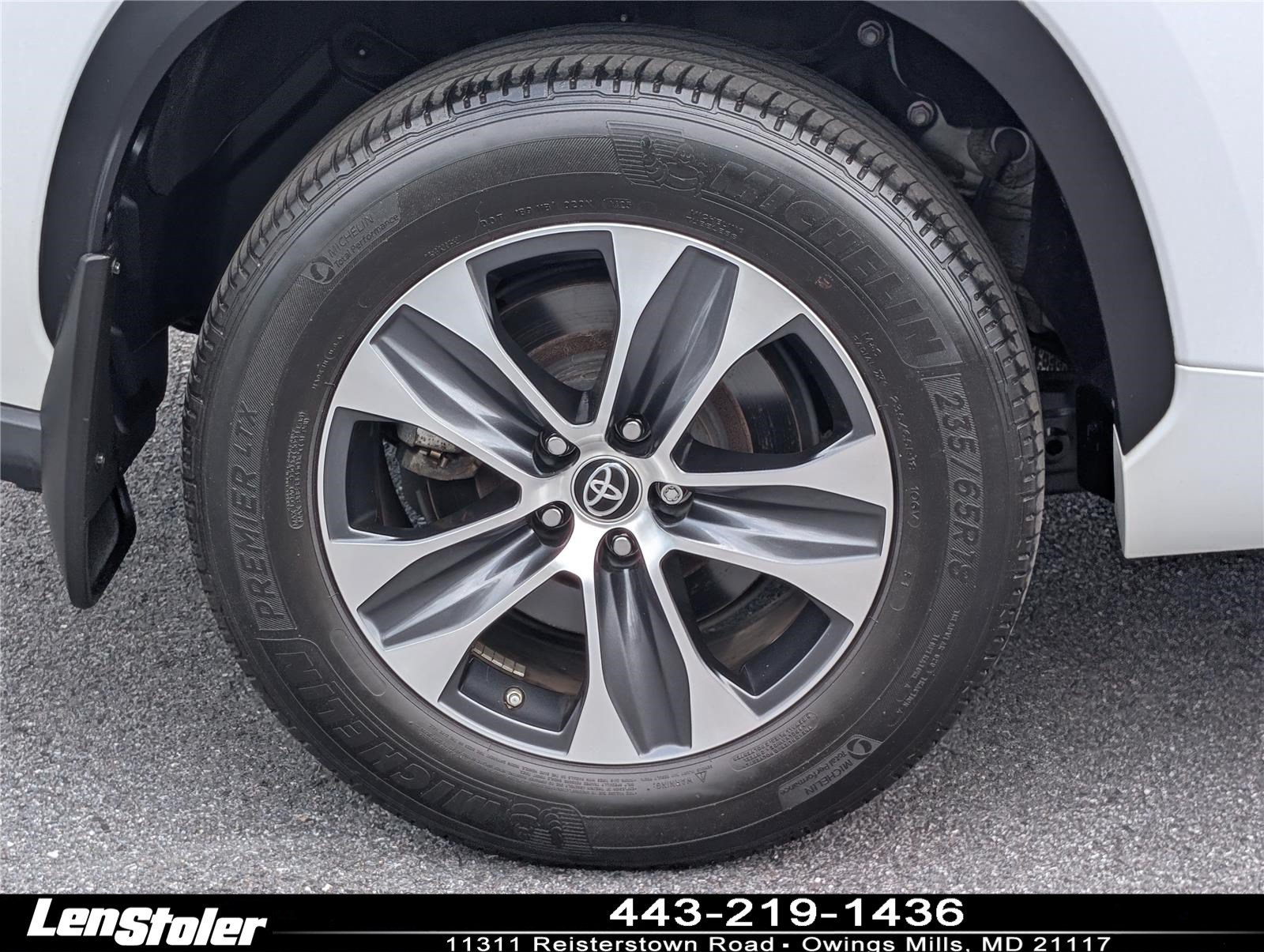 Used 2023 Toyota Highlander XLE AWD/4WD image 10