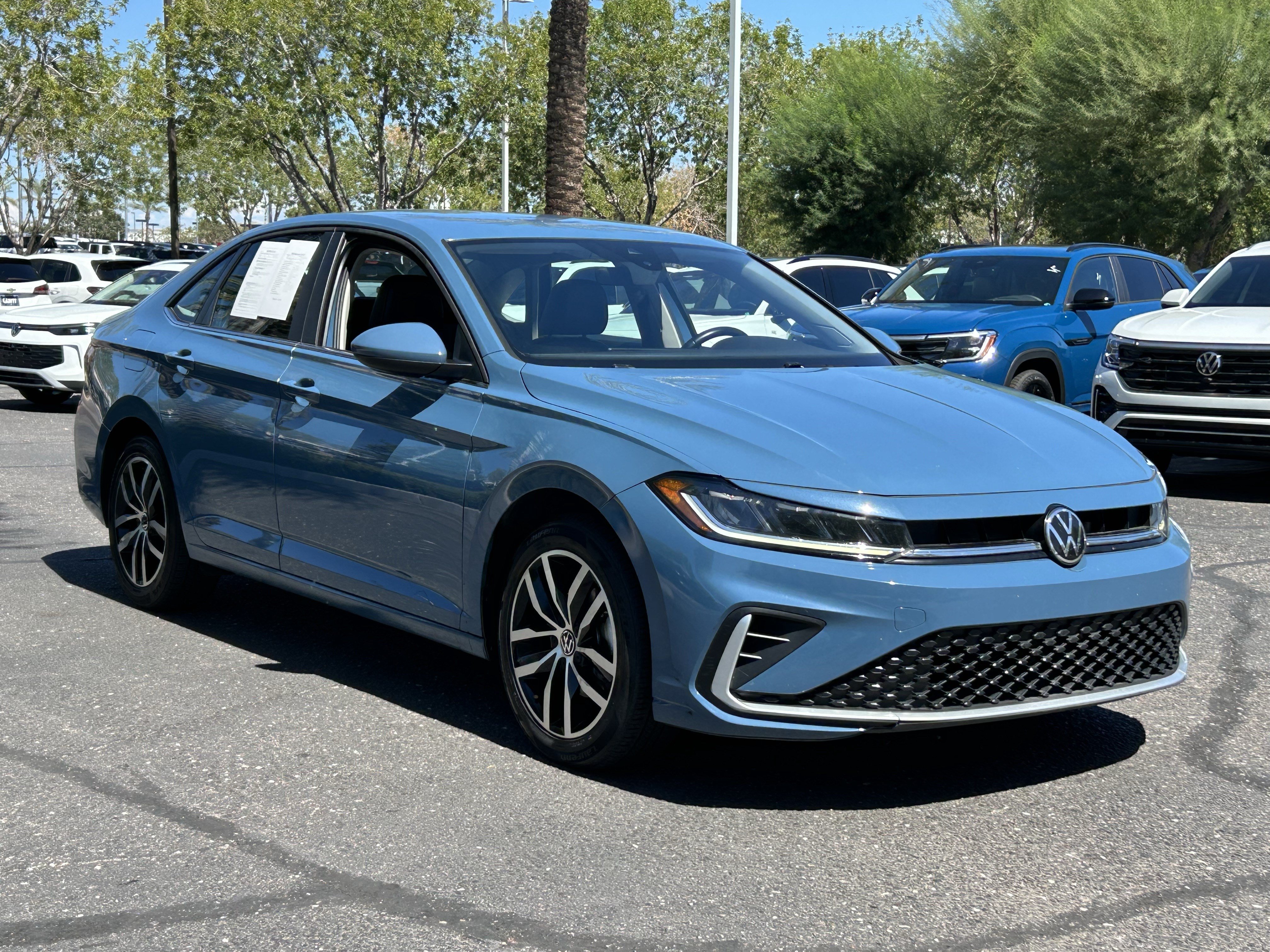 Used 2025 Volkswagen Jetta SE FWD image 6