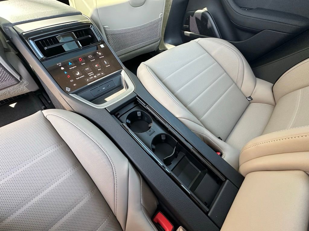 Used 2026 Porsche Panamera 4 image 36